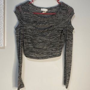 Grey longsleeve crop top